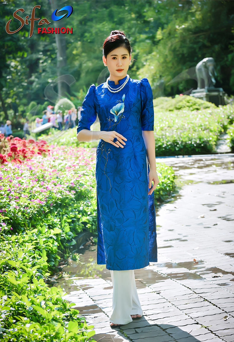 Áo dài cách tân vẽ hoa