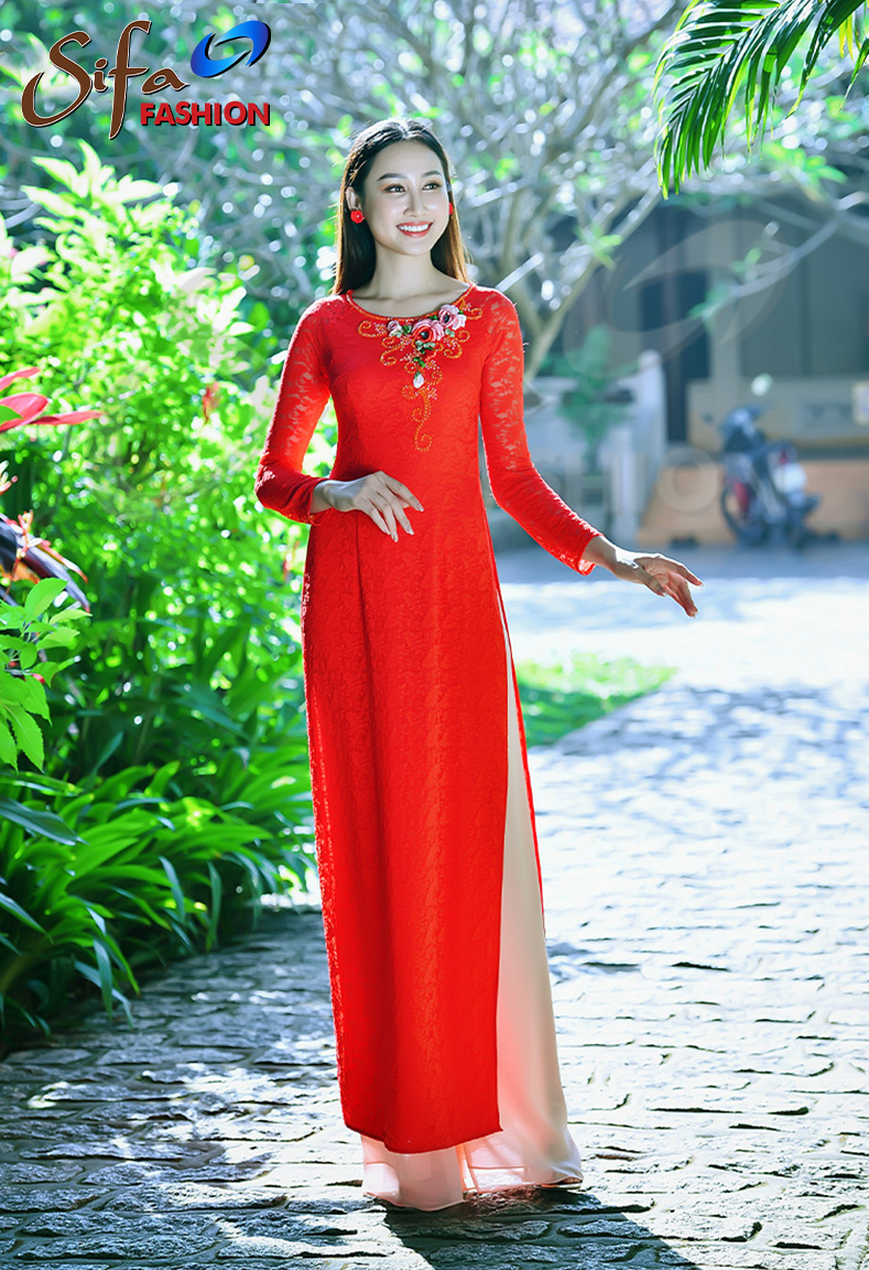 Áo dài ren thêu hoa trẻ trung