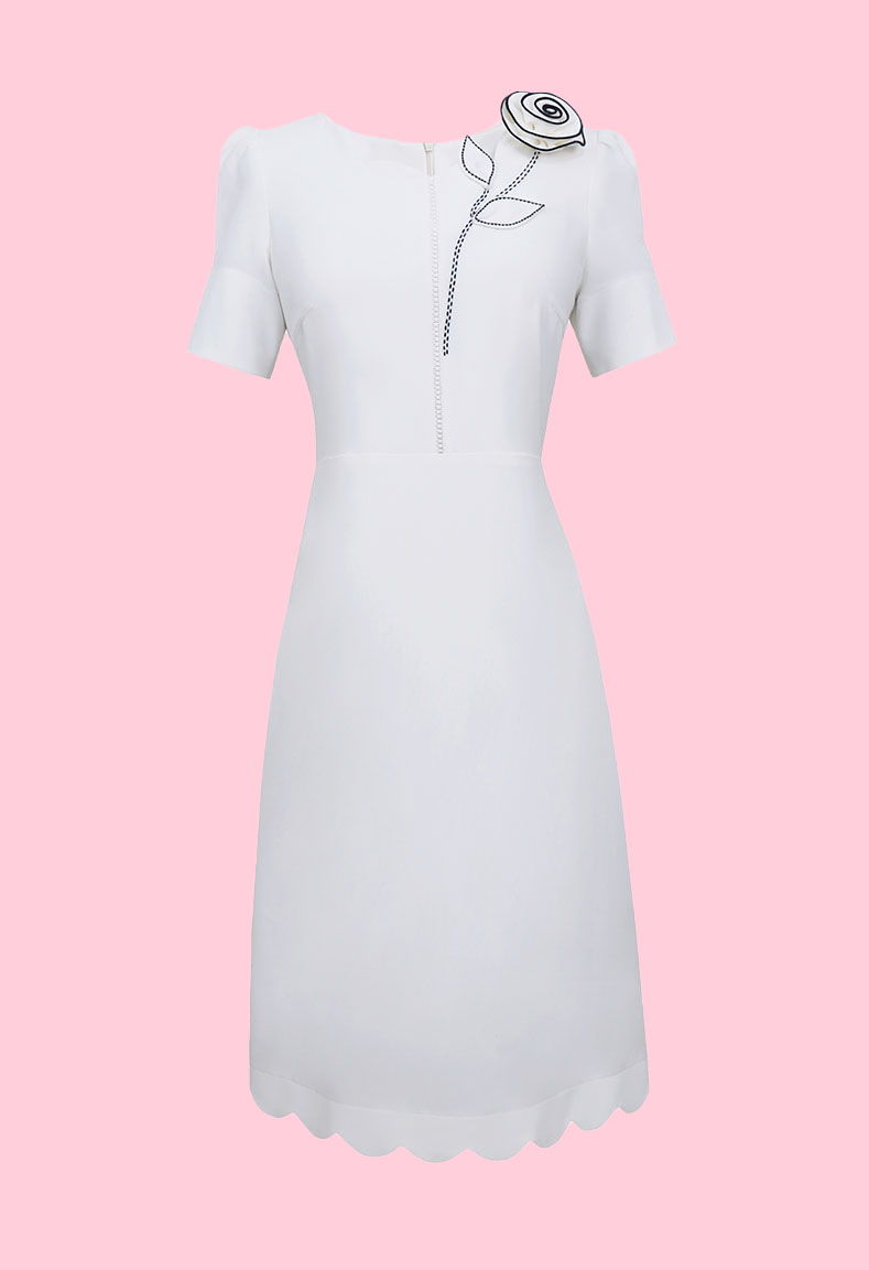Đầm cổ lượn dáng suông