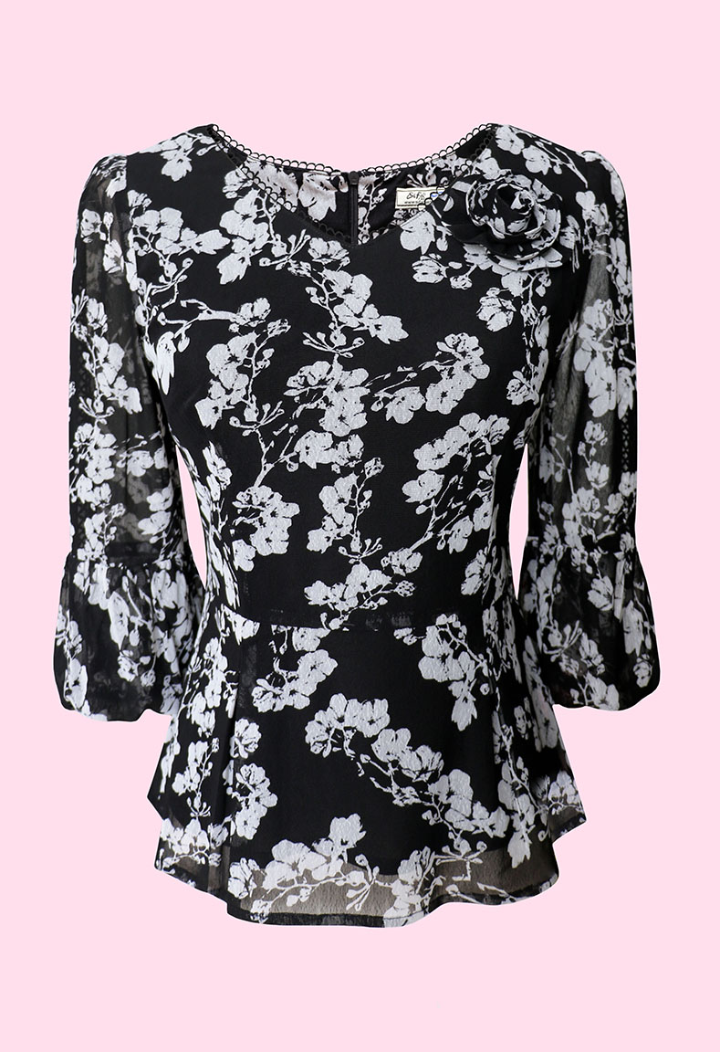 Bộ áo cổ tim phối ren kết hợp quần váy - Áo