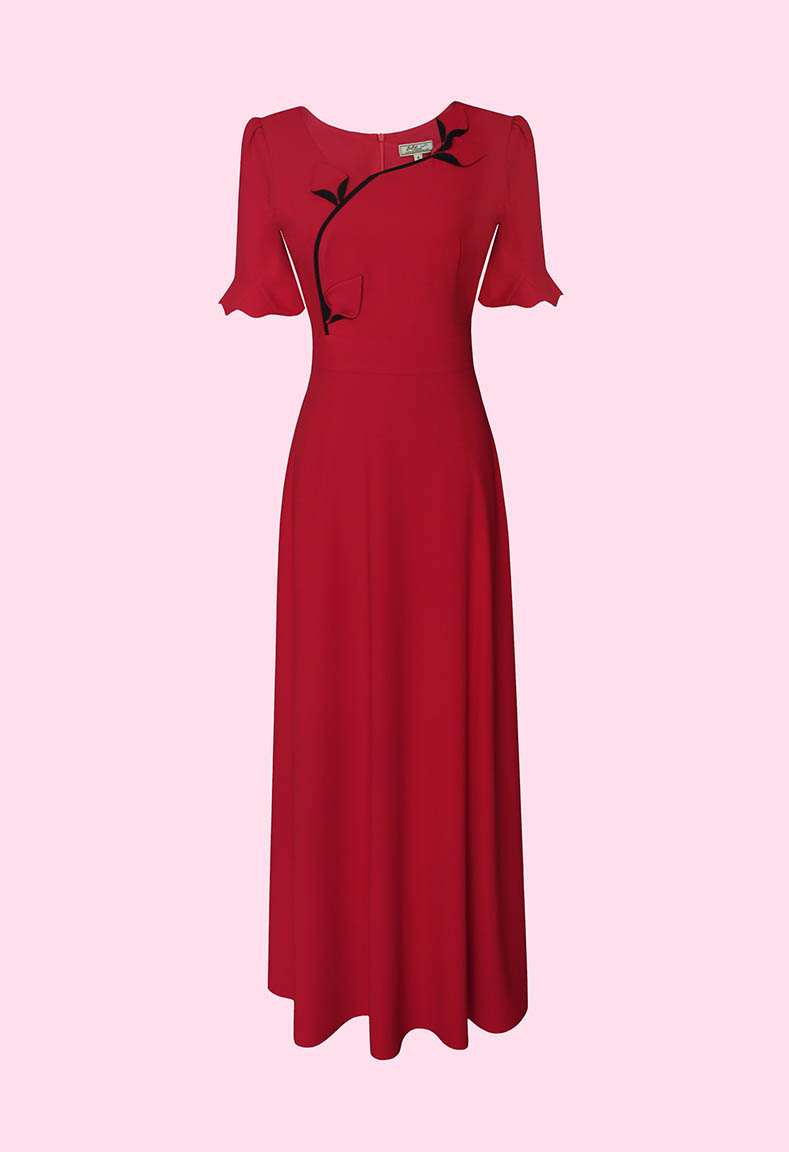 Đầm cổ vuông tim duyên dáng