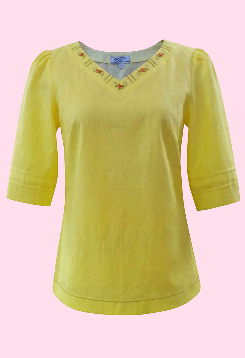 Áo cổ tim thêu điệu đà