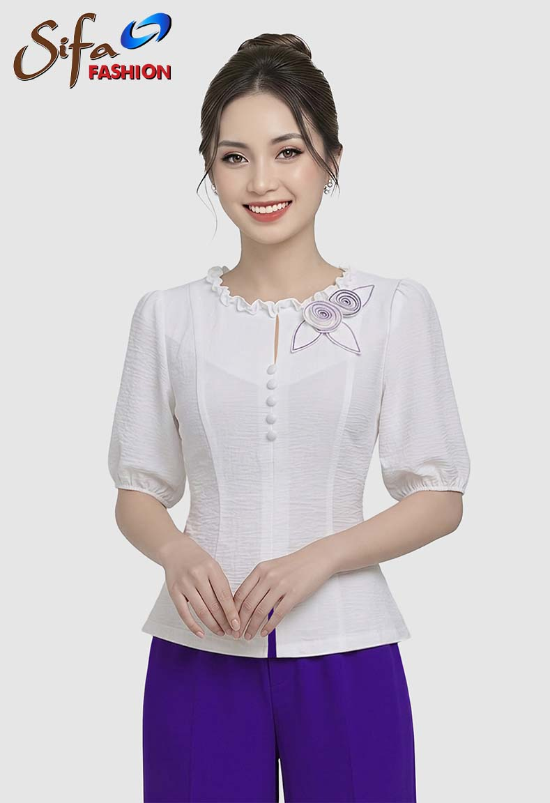Áo cổ tròn họa đính hoa nghệ thuật